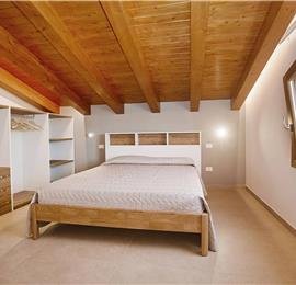 4 bedroom villa with pool, Castellammare del Golfo, sleeps 8-9